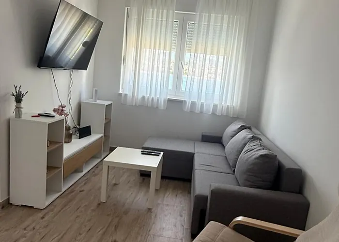 Seaesta Holidays Andrea Apartment